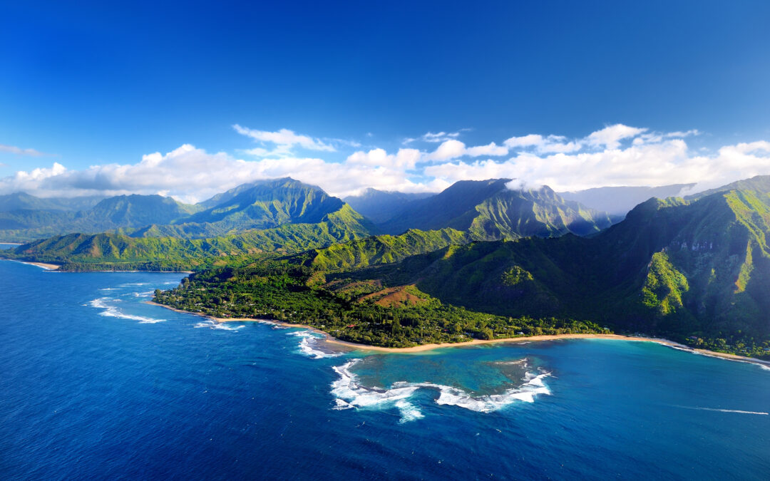Hawaii: Beautiful aerial view of spectacular Na Pali coast, Kauai, Hawaii